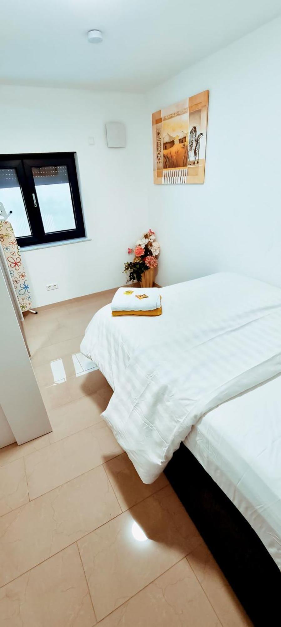 Einliegerwohnung Neu In Vaihingen Enz Horrheim Εξωτερικό φωτογραφία