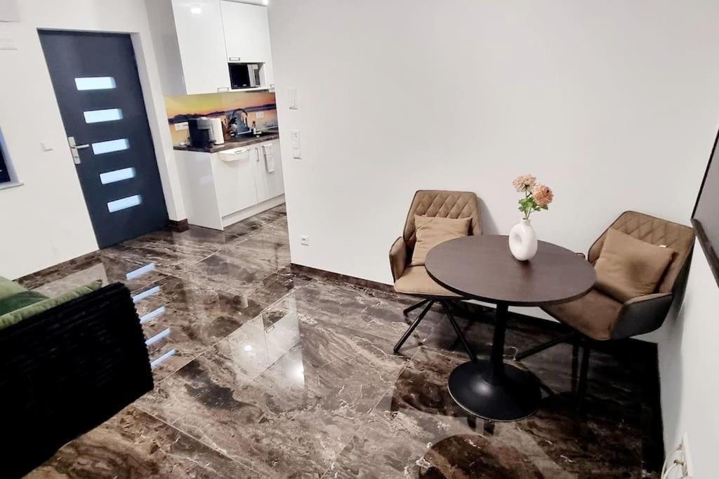 Einliegerwohnung Neu In Vaihingen Enz Horrheim Εξωτερικό φωτογραφία